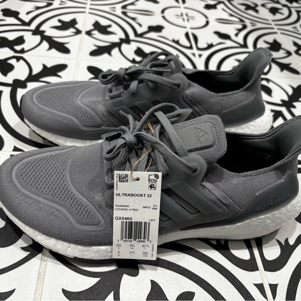 Adidas Ultraboost 22 Gray size 9 mens